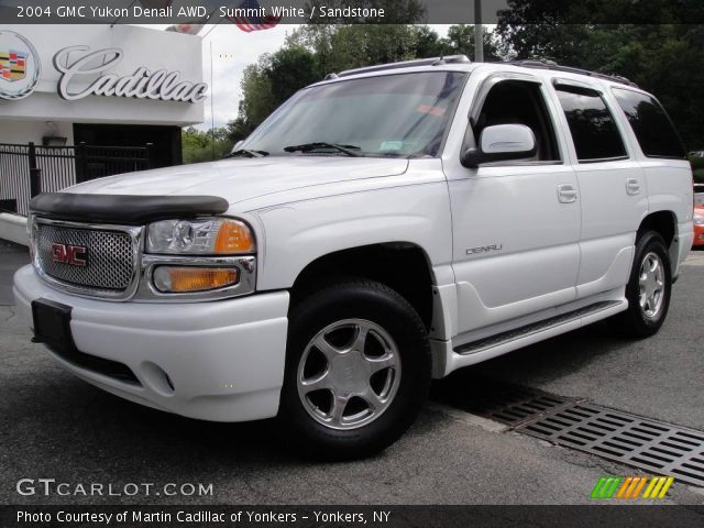 2004 GMC Yukon Denali AWD in Summit White