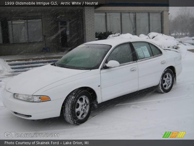 1999 Oldsmobile Intrigue GLS in Arctic White