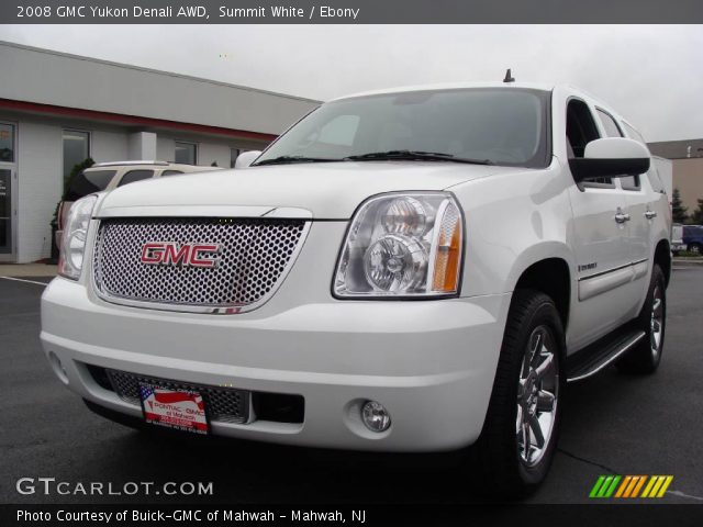 2008 GMC Yukon Denali AWD in Summit White