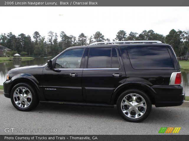 2006 Lincoln Navigator Luxury in Black