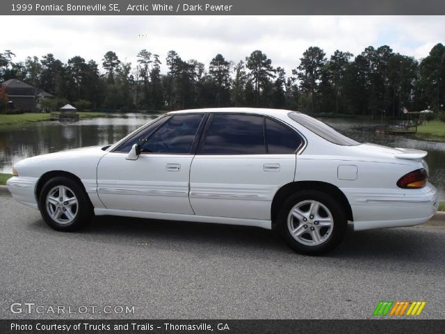 1999 Pontiac Bonneville SE in Arctic White