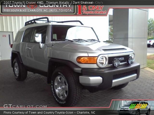 2007 Toyota FJ Cruiser 4WD in Titanium Metallic