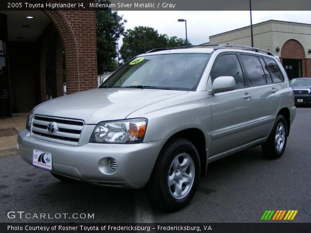 2005 Toyota Highlander I4 in Millenium Silver Metallic