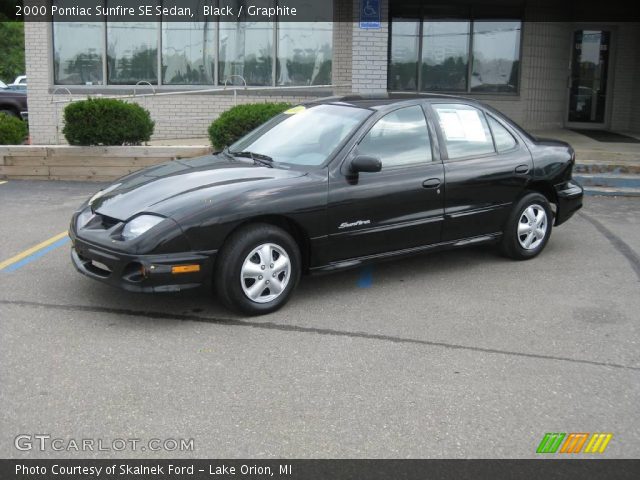 2000 Pontiac Sunfire SE Sedan in Black