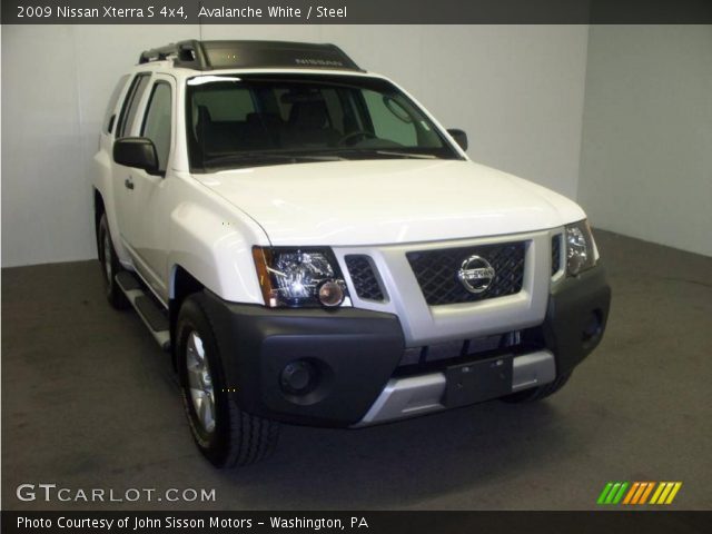 2009 Nissan Xterra S 4x4 in Avalanche White