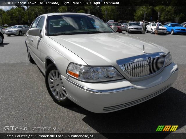 2004 Lincoln Town Car Ultimate in Light French Silk