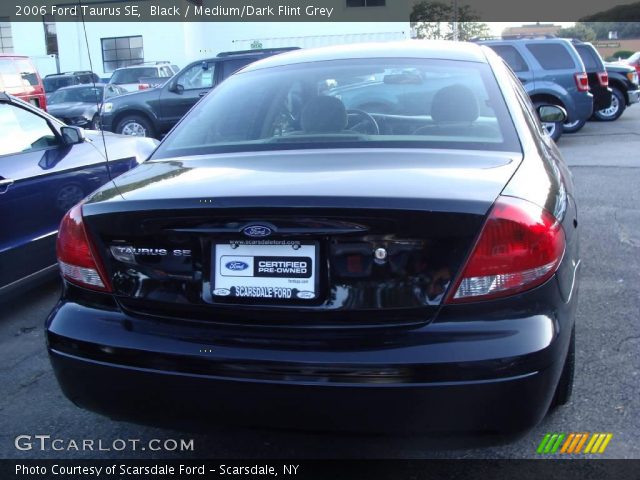 2006 Ford Taurus SE in Black