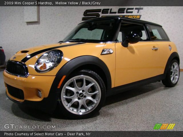 2009 Mini Cooper S Hardtop in Mellow Yellow