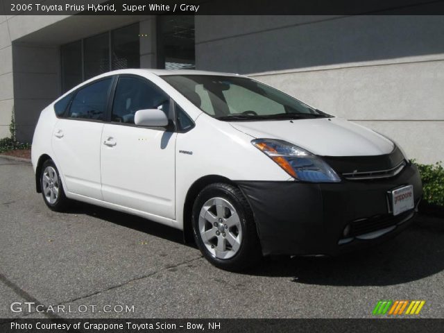 2006 Toyota Prius Hybrid in Super White