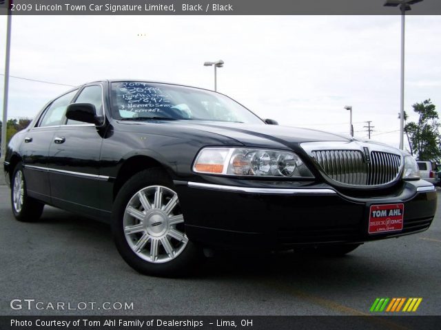 2009 Lincoln Town Car Signature Limited in Black