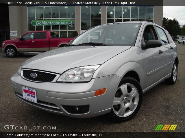 2005 Ford Focus ZX5 SES Hatchback in CD Silver Metallic