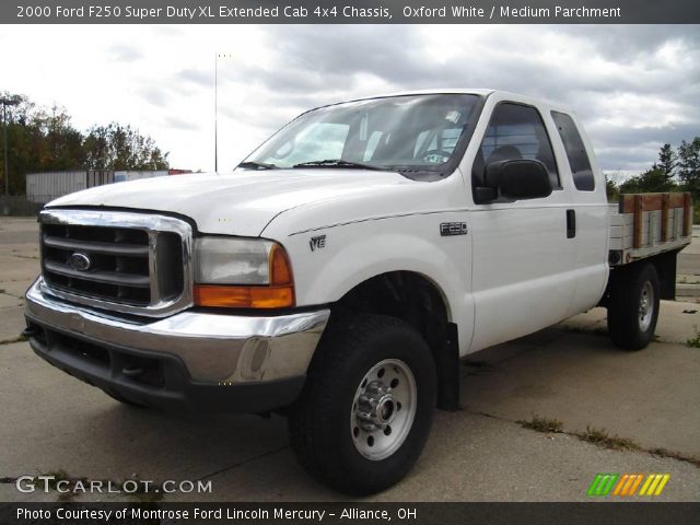 2000 Ford F250 Super Duty XL Extended Cab 4x4 Chassis in Oxford White