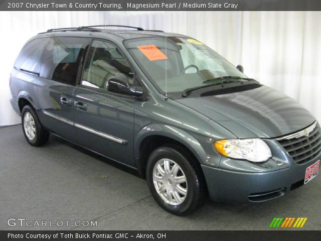 2007 Chrysler Town & Country Touring in Magnesium Pearl