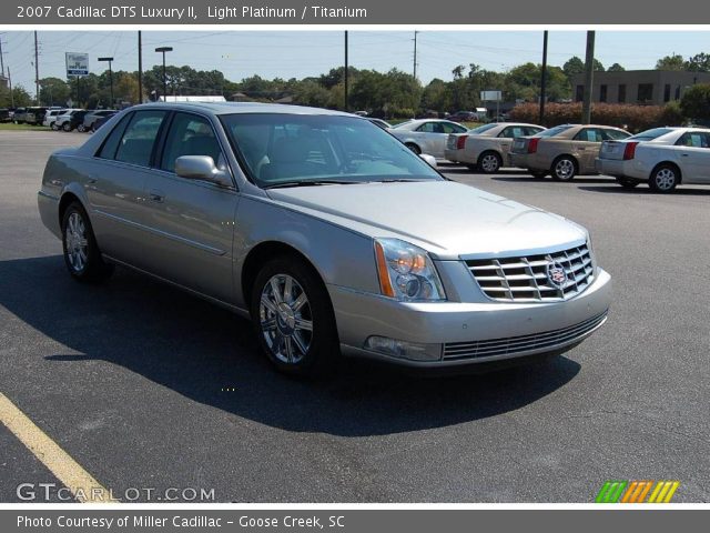 2007 Cadillac DTS Luxury II in Light Platinum