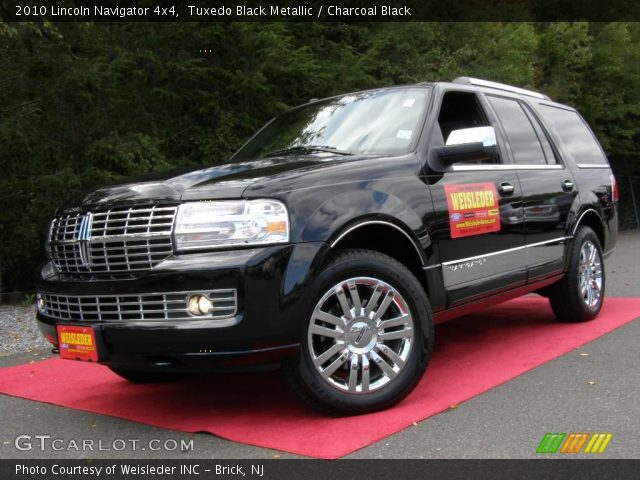 2010 Lincoln Navigator 4x4 in Tuxedo Black Metallic