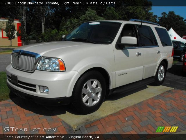 2006 Lincoln Navigator Ultimate in Light French Silk Metallic