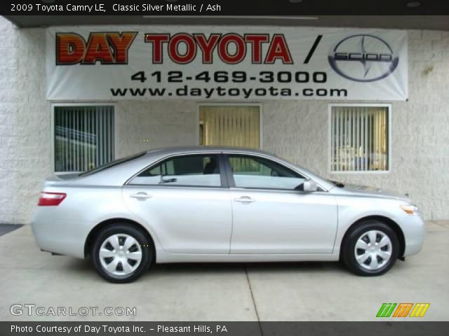 2009 Toyota Camry LE in Classic Silver Metallic