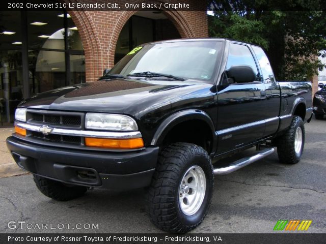 2002 Chevrolet S10 LS Extended Cab in Onyx Black