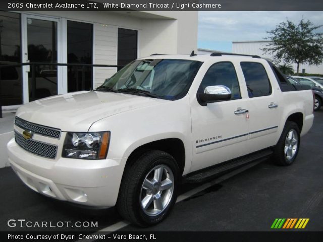 2009 Chevrolet Avalanche LTZ in White Diamond Tricoat