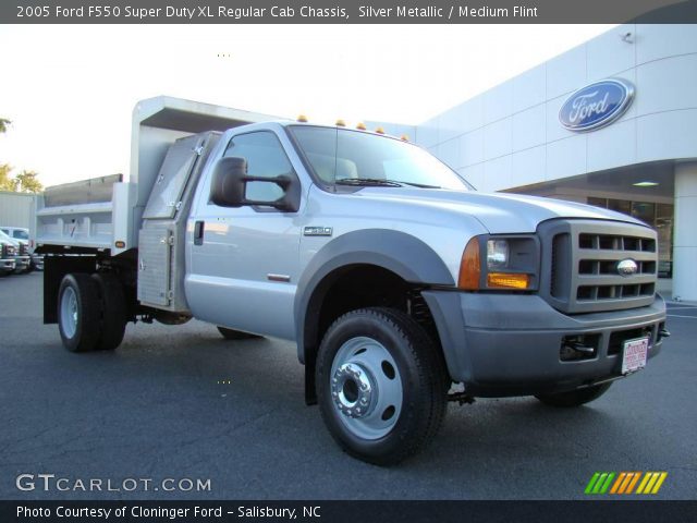 2005 Ford F550 Super Duty XL Regular Cab Chassis in Silver Metallic