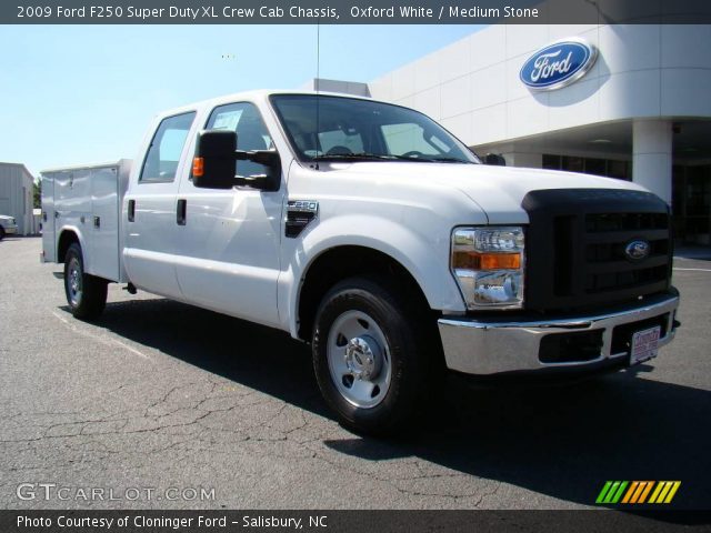 2009 Ford F250 Super Duty XL Crew Cab Chassis in Oxford White