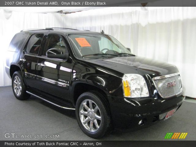 2007 GMC Yukon Denali AWD in Onyx Black
