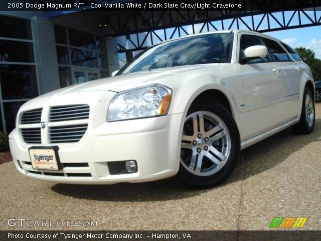 2005 Dodge Magnum R/T in Cool Vanilla White