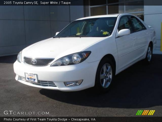2005 Toyota Camry SE in Super White