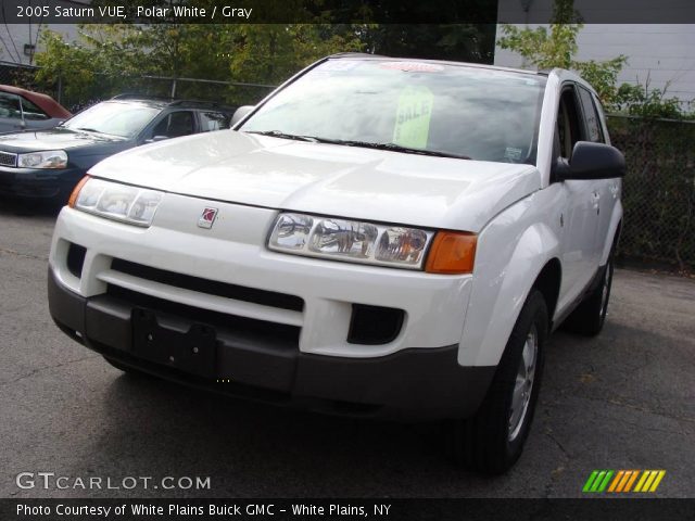 2005 Saturn VUE  in Polar White