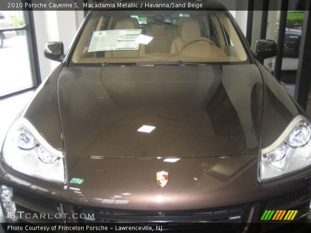 2010 Porsche Cayenne S in Macadamia Metallic