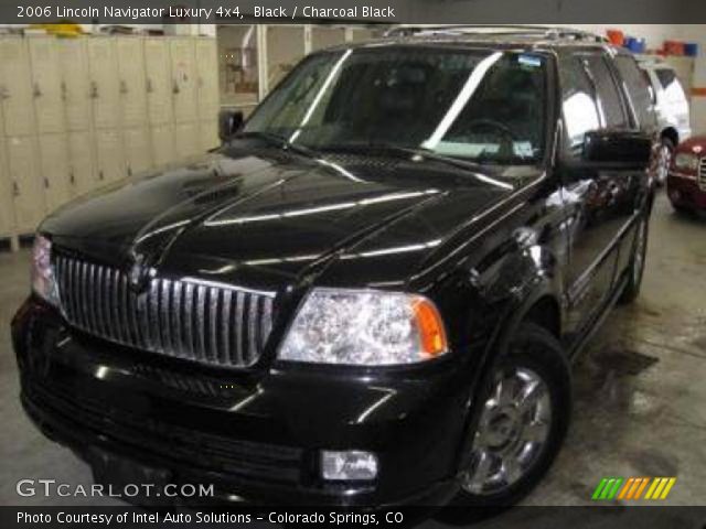 2006 Lincoln Navigator Luxury 4x4 in Black