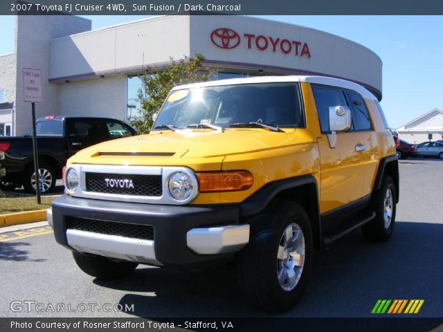 2007 Toyota FJ Cruiser 4WD in Sun Fusion