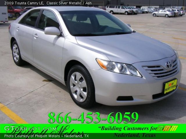 2009 Toyota Camry LE in Classic Silver Metallic