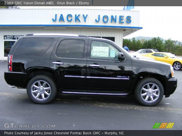 2009 GMC Yukon Denali AWD in Onyx Black