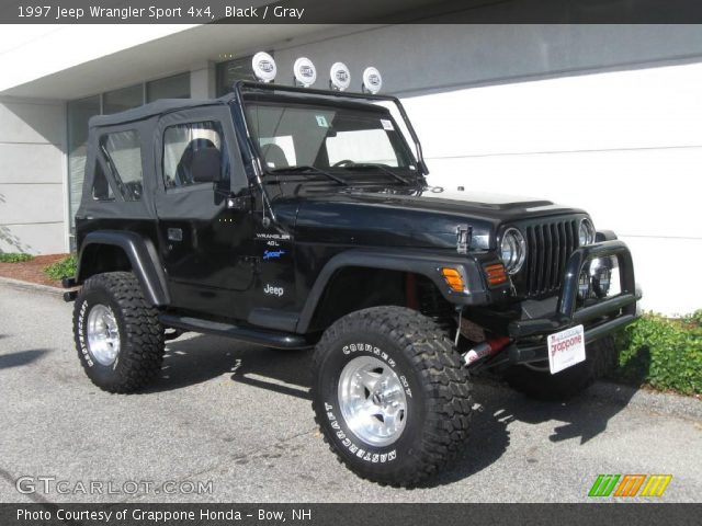 1997 Jeep Wrangler Sport 4x4 in Black