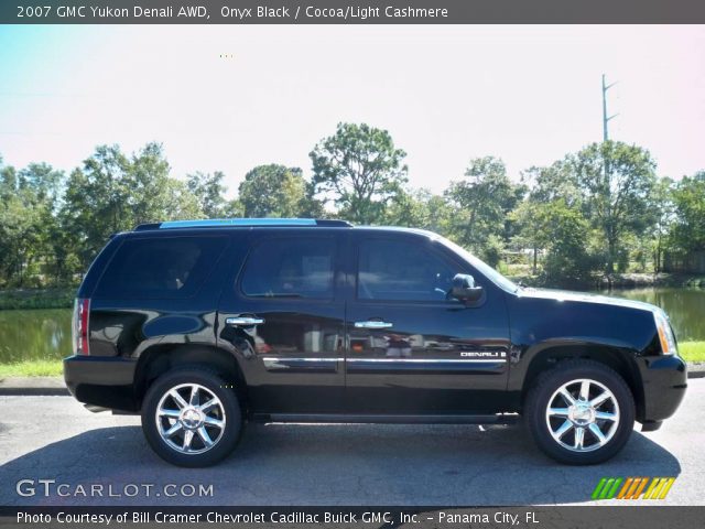 2007 GMC Yukon Denali AWD in Onyx Black