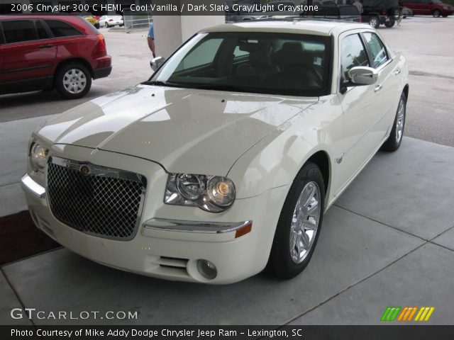 2006 Chrysler 300 C HEMI in Cool Vanilla