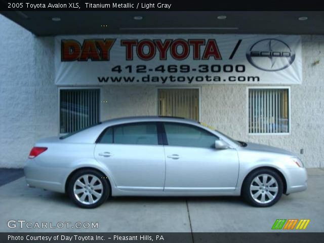 2005 Toyota Avalon XLS in Titanium Metallic