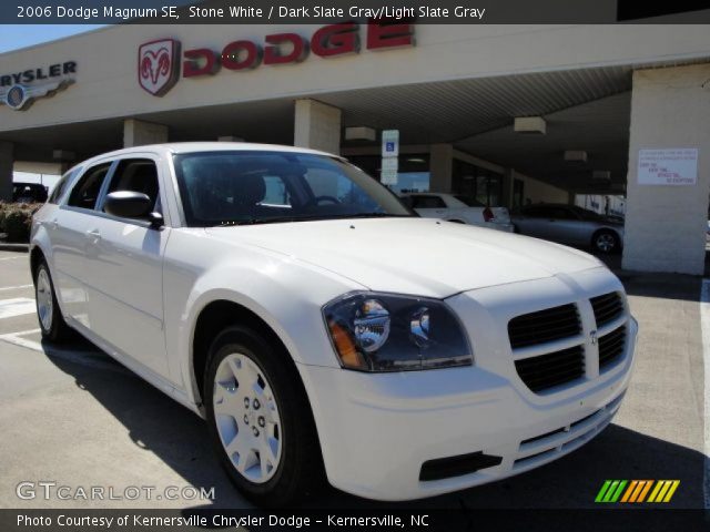 2006 Dodge Magnum SE in Stone White