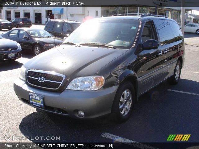 2004 Kia Sedona EX in Midnight Black