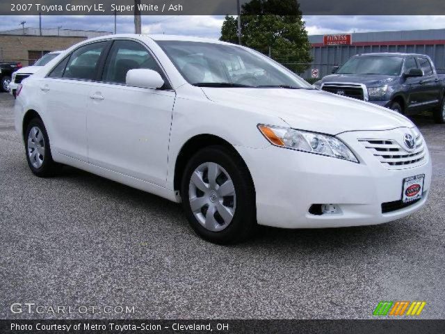 2007 Toyota Camry LE in Super White