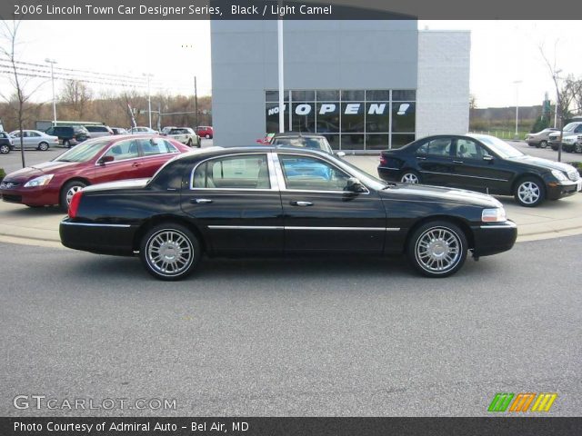 2006 Lincoln Town Car Designer Series in Black