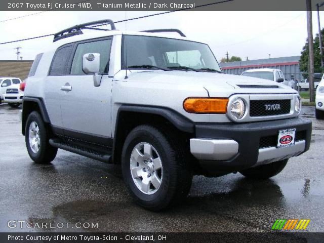 2007 Toyota FJ Cruiser 4WD in Titanium Metallic