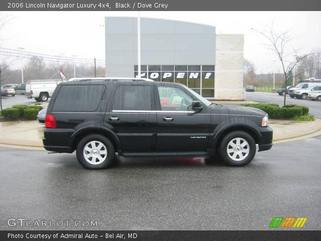 2006 Lincoln Navigator Luxury 4x4 in Black
