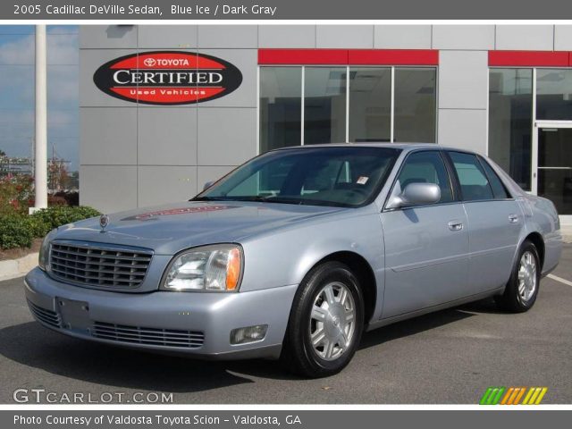 2005 Cadillac DeVille Sedan in Blue Ice