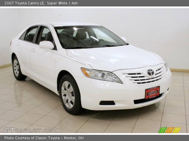 2007 Toyota Camry LE in Super White