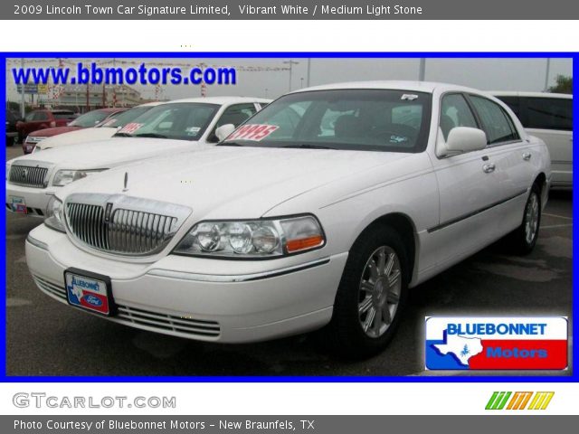 2009 Lincoln Town Car Signature Limited in Vibrant White