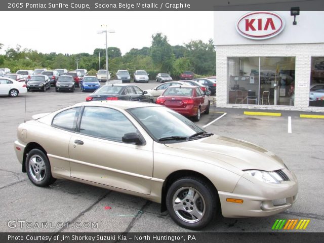 2005 Pontiac Sunfire Coupe in Sedona Beige Metallic