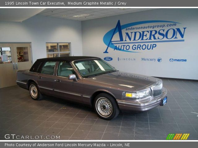 1995 Lincoln Town Car Executive in Medium Graphite Metallic