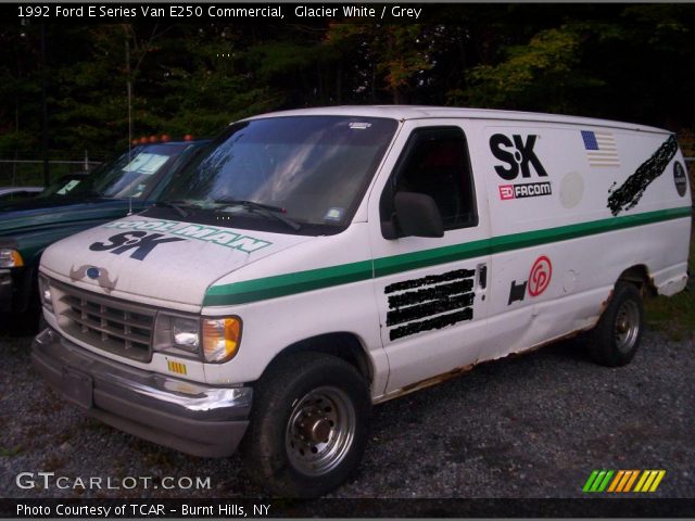1992 Ford E Series Van E250 Commercial in Glacier White